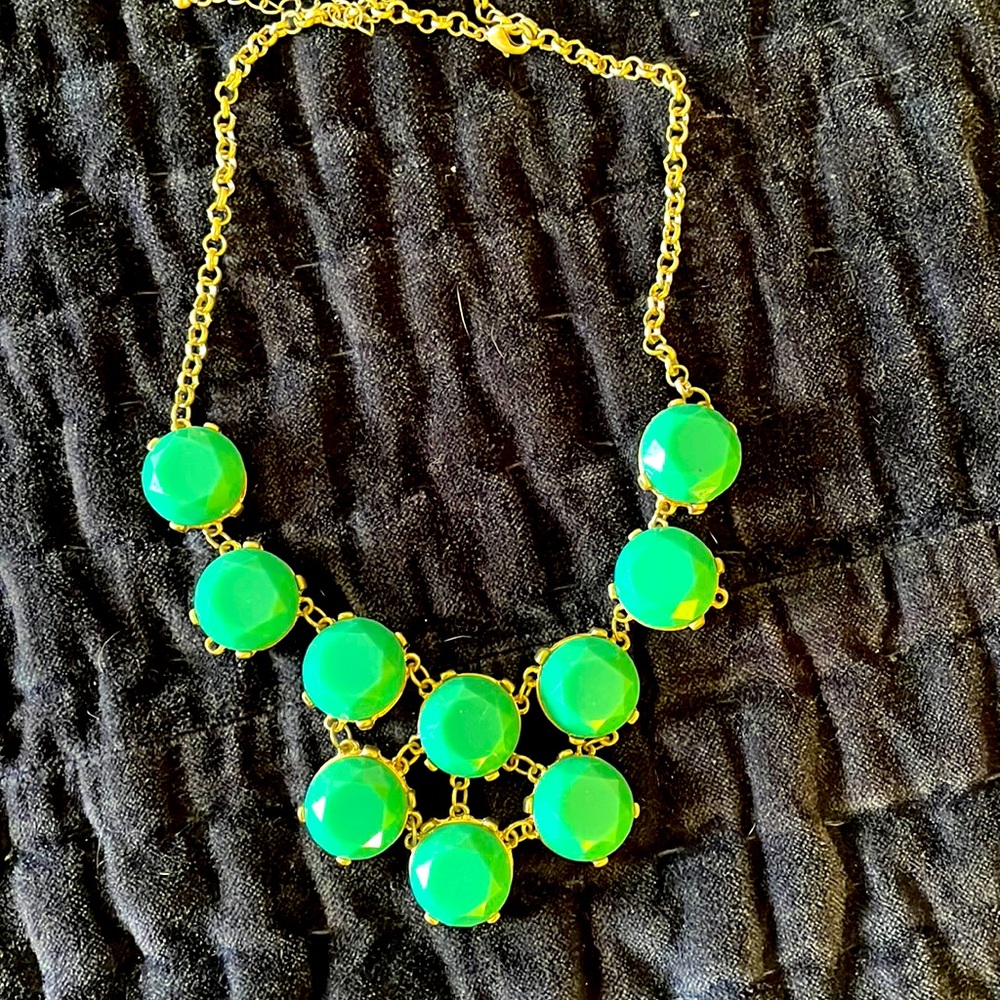 Teal green necklace, perfect condition, never worn.